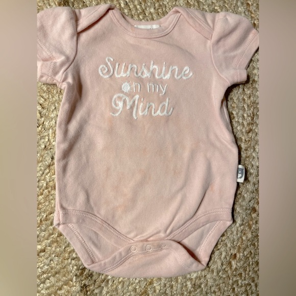 3 Piece set Rabbit and Bear Organic Cotton onesies 3-6 months - Picture 2 of 7